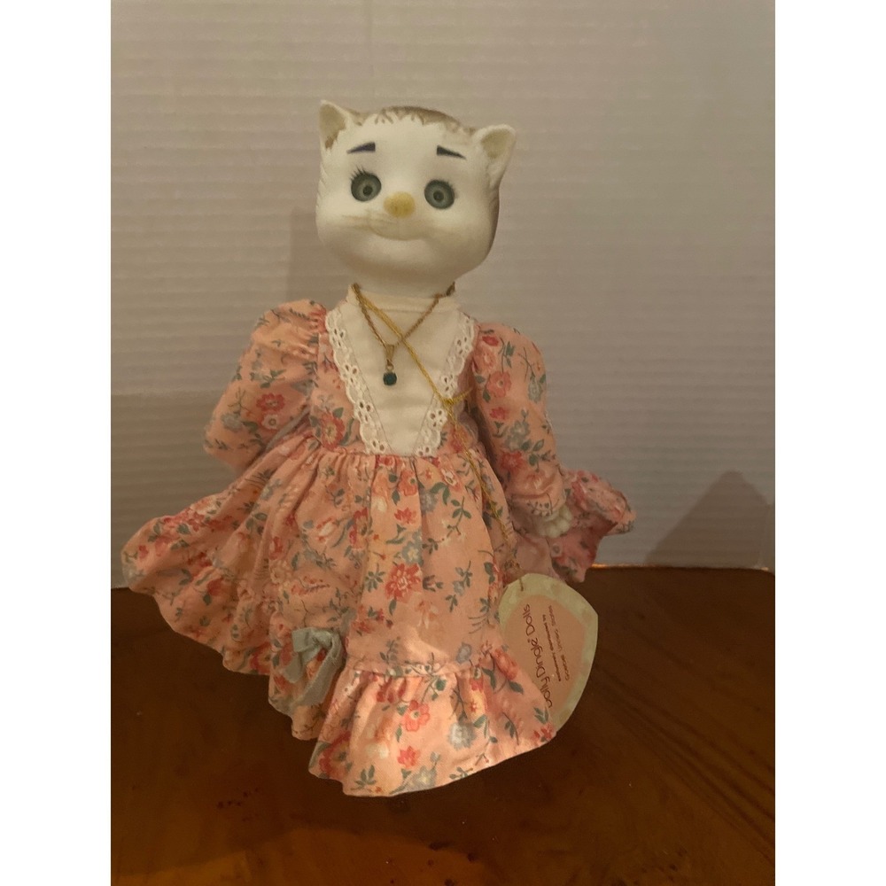 Dolly Dingle Cat Figurine Porcelain Vintage Dress Necklace Display Stand 9"